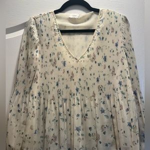 Aritzia Wilfred Daydreamer V-neck blouse xs